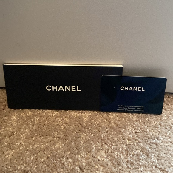 Black Chanel Sunglasses with ivory and black two toned stems . - Picture 12 of 12